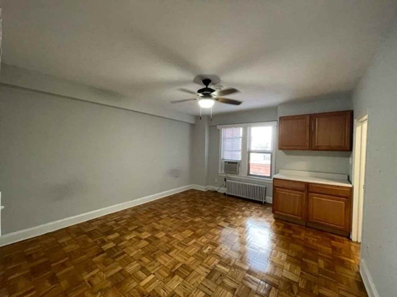 1916 R Street - Photo 4 of 12