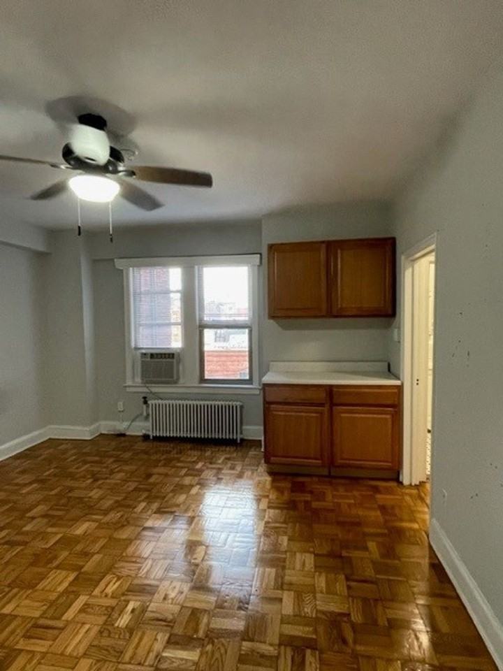 1916 R Street - Photo 5 of 12