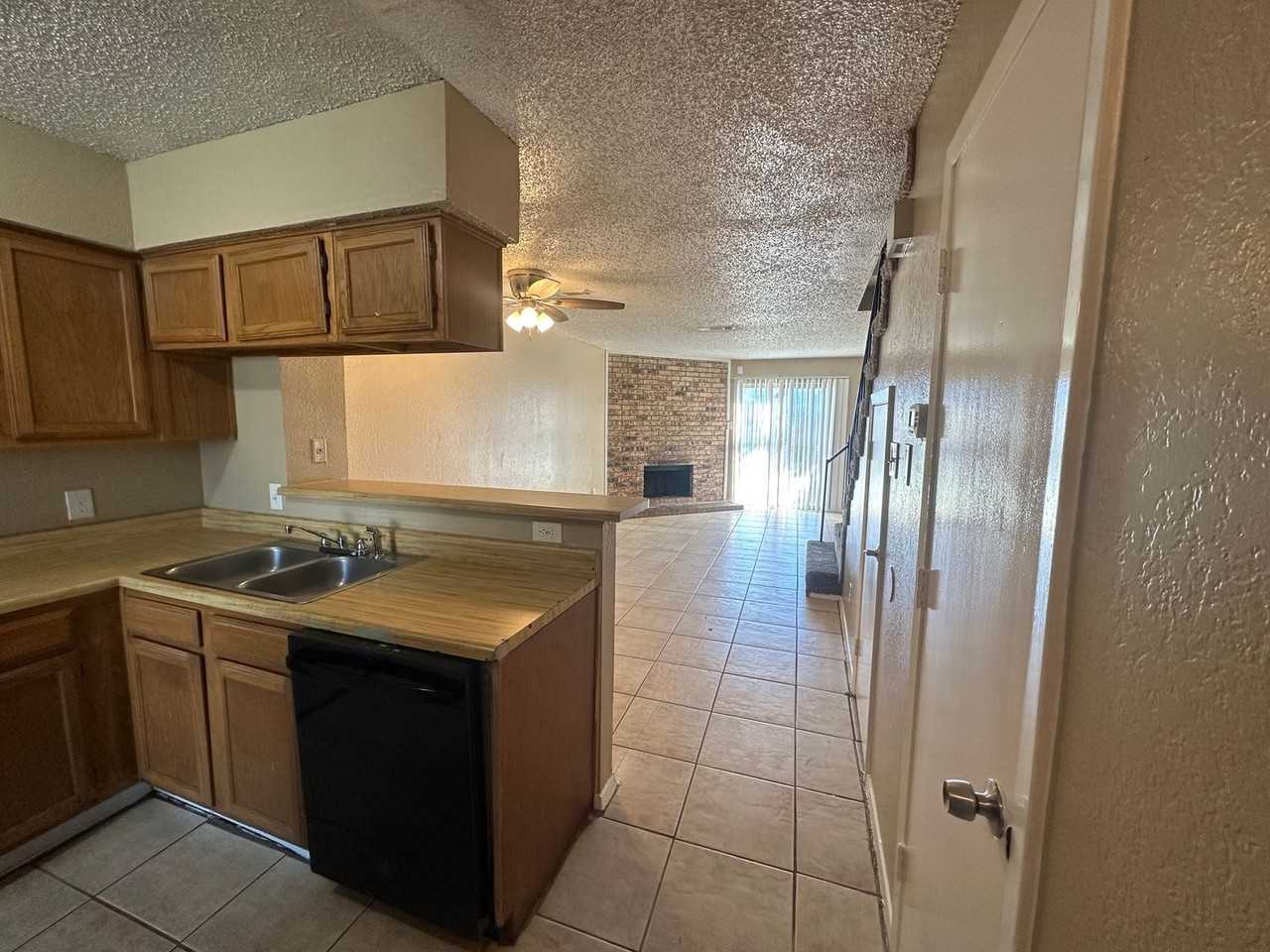 2174 Aspen Dr - Photo 3 of 24