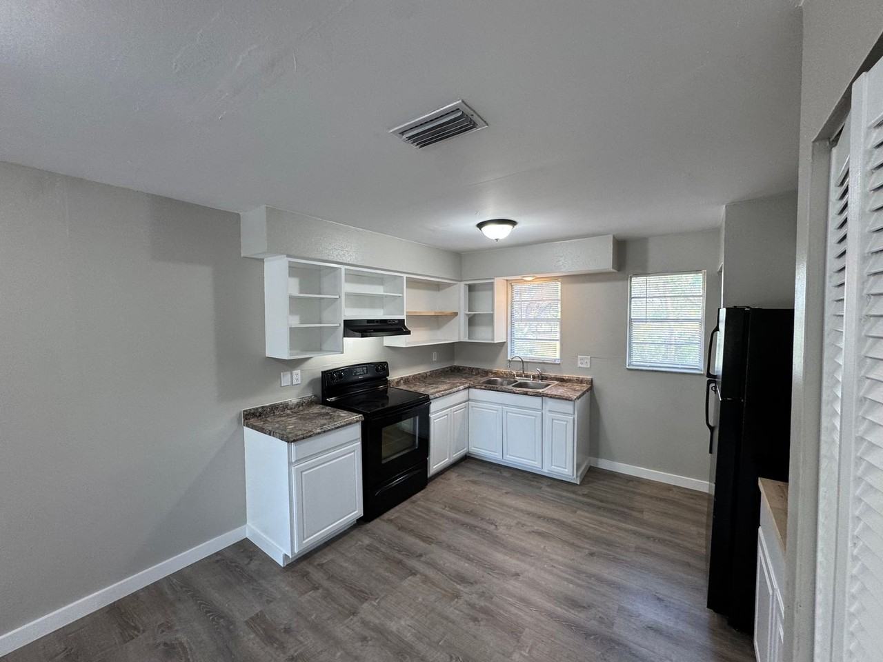 927 33rd Ave W - Photo 2 of 11