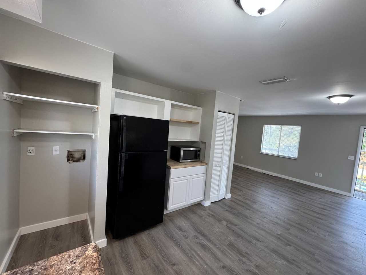 927 33rd Ave W - Photo 3 of 11