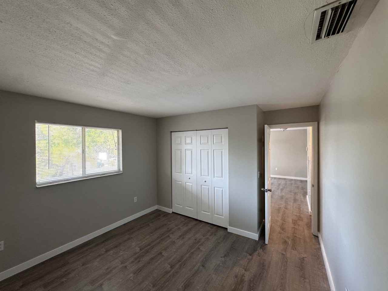 927 33rd Ave W - Photo 4 of 11