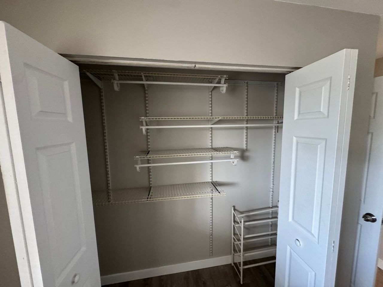 927 33rd Ave W - Photo 5 of 11