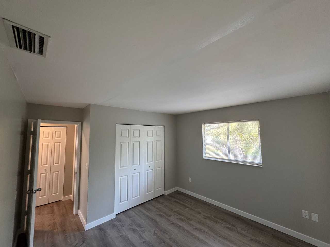 927 33rd Ave W - Photo 6 of 11