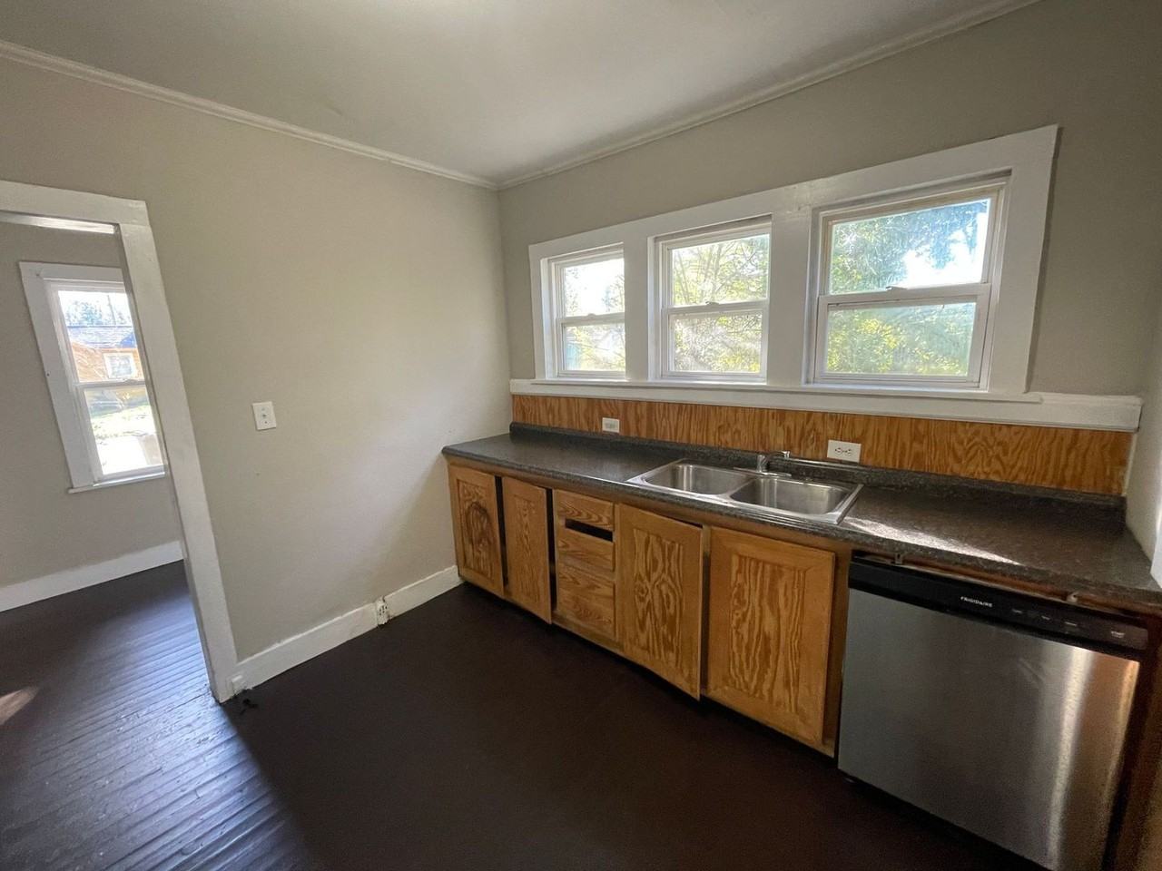 234 Chestnut St - Photo 3 of 15