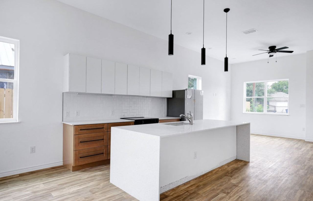 2542 Schley Ave - Photo 2 of 25