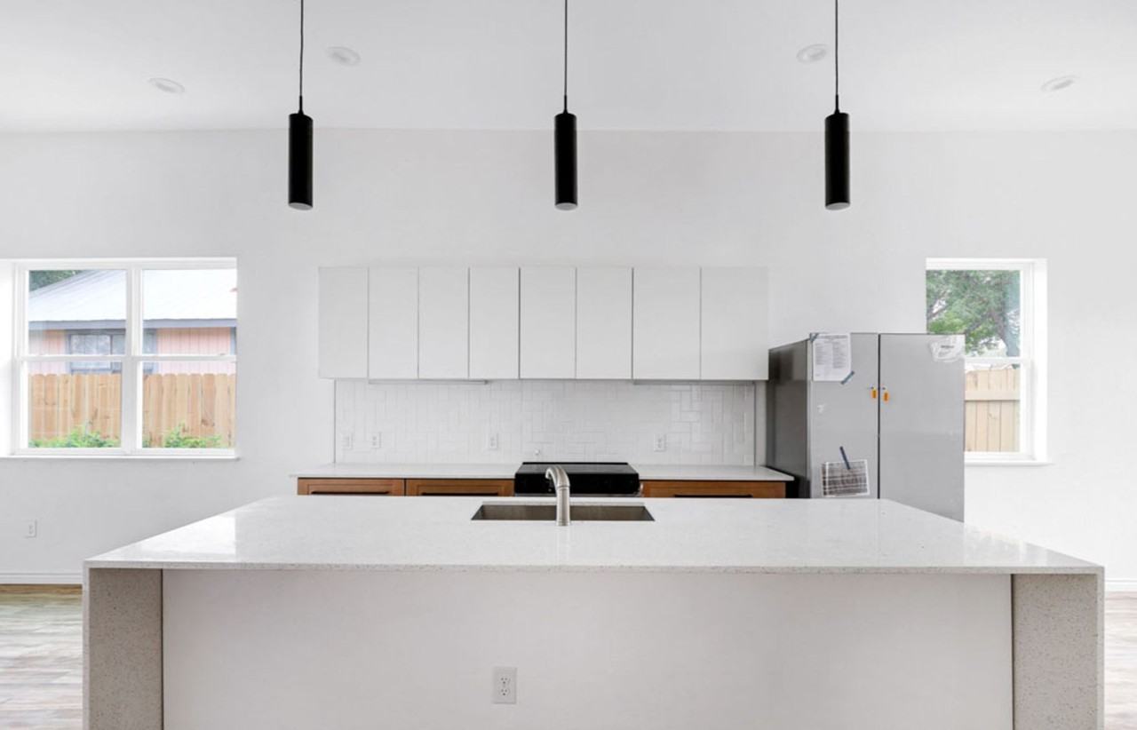 2542 Schley Ave - Photo 3 of 25