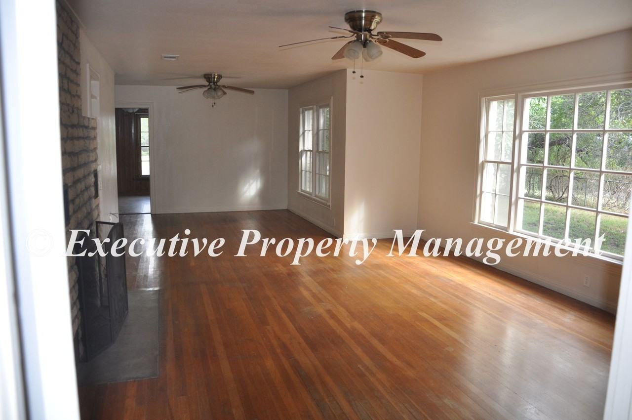 3484 County Road 4390 - Photo 3 of 11