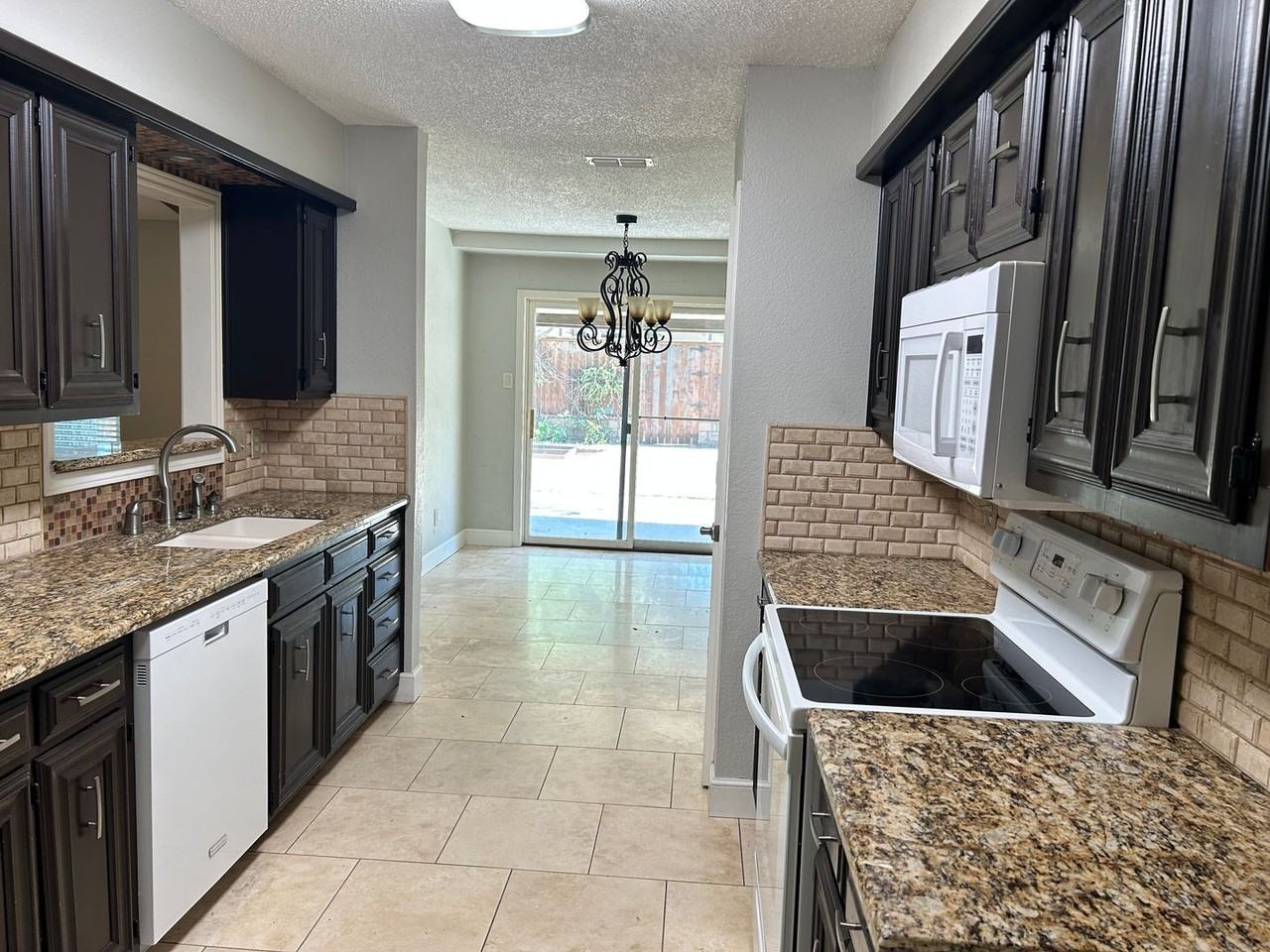 5723 35th St - Photo 4 of 22