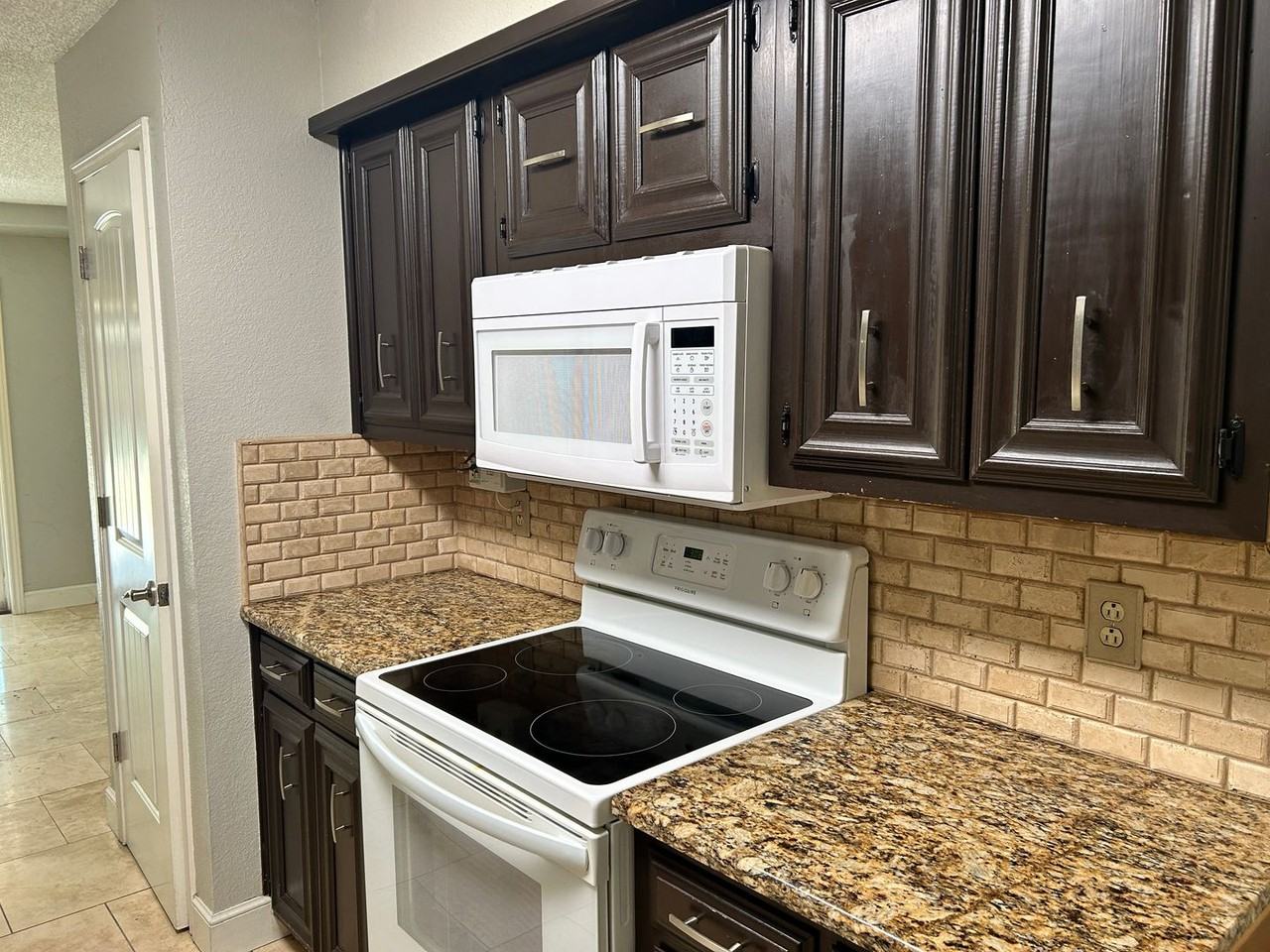 5723 35th St - Photo 6 of 22