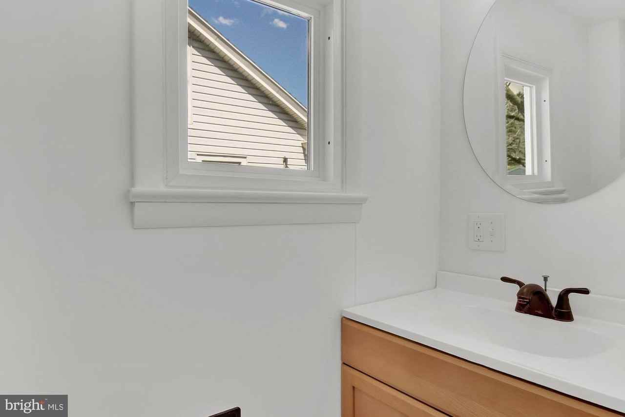 407 N High St - Photo 3 of 14