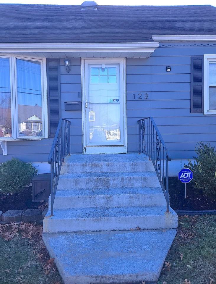 123 Corey St - Photo 3 of 39