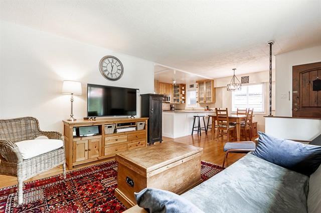 625 22nd Street East - Photo 3 of 27