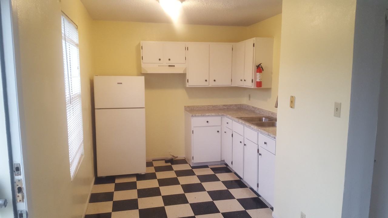 546 J St #2 - Photo 3 of 14