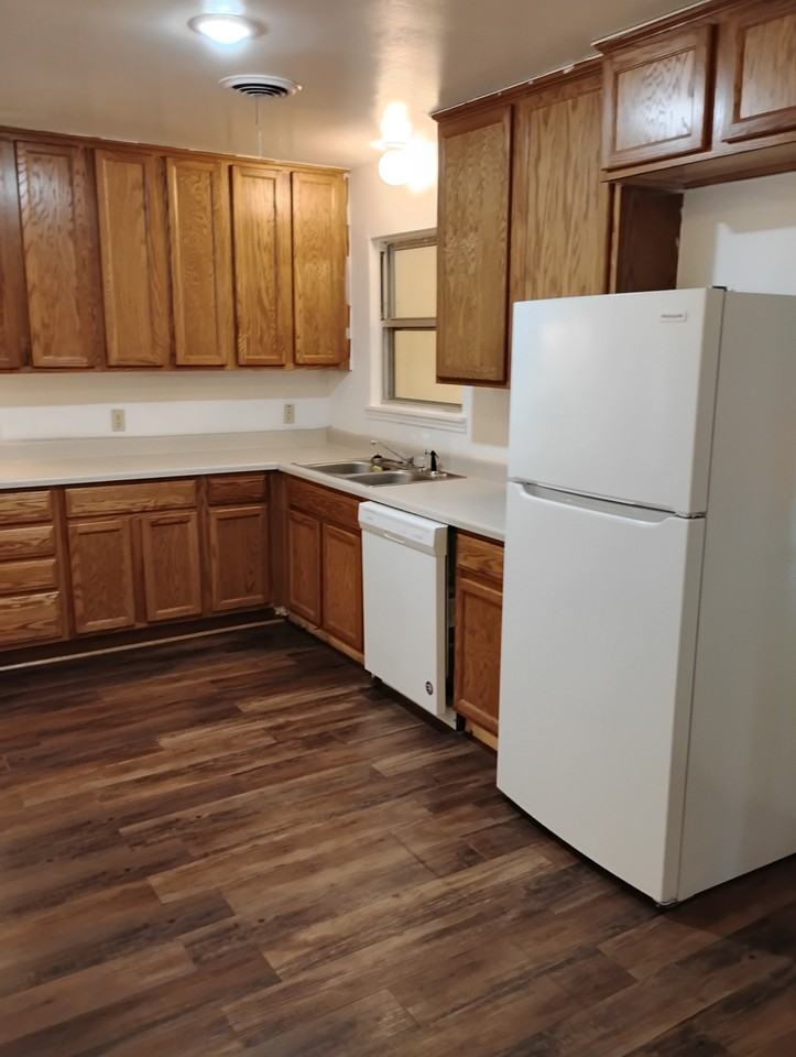 1006 S 21st St #NA - Photo 2 of 11