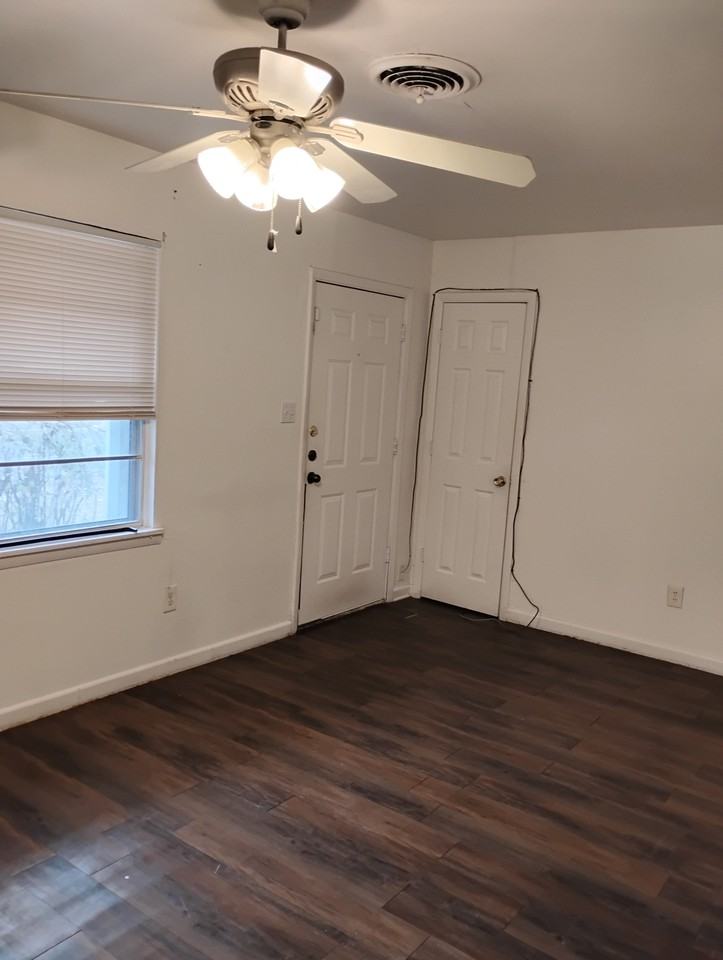 1006 S 21st St #NA - Photo 3 of 11