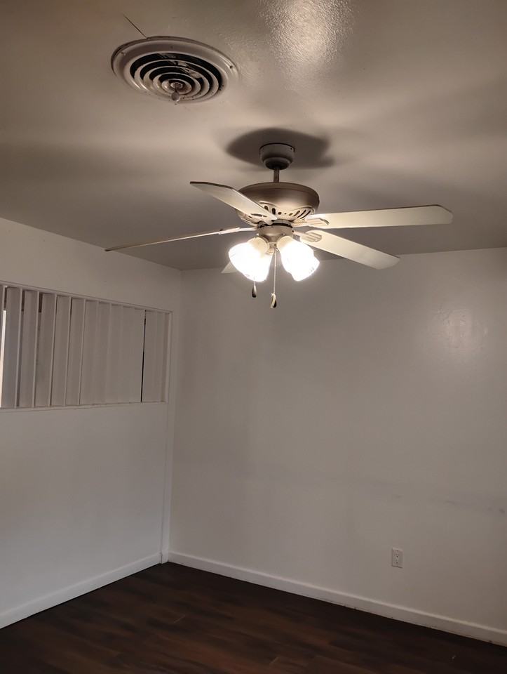 1006 S 21st St #NA - Photo 4 of 11