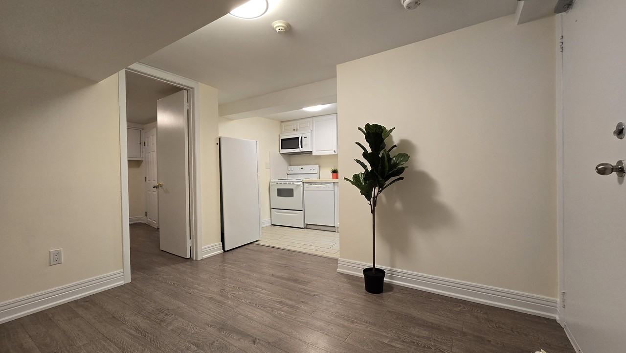 #5-373 Markham St - Photo 2 of 14