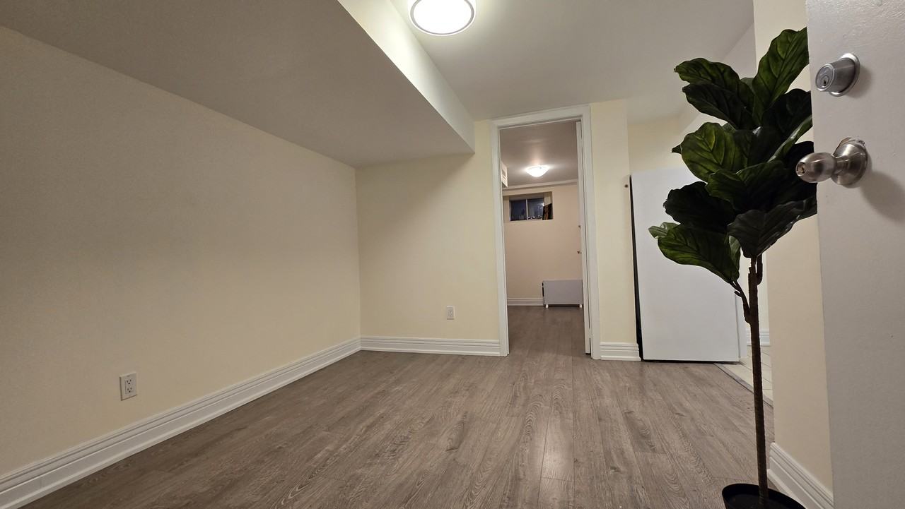 #5-373 Markham St - Photo 3 of 14