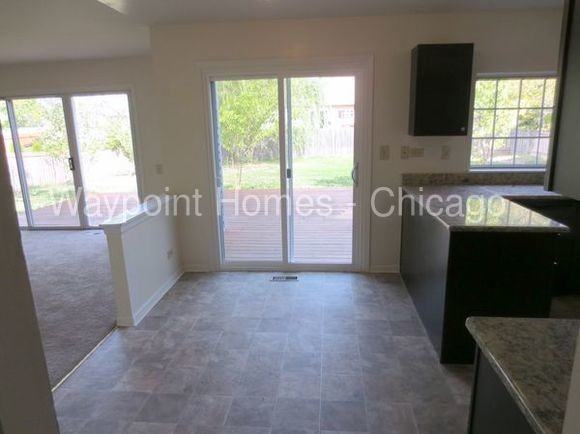 1810 Indian Wells Cir - Photo 3 of 12