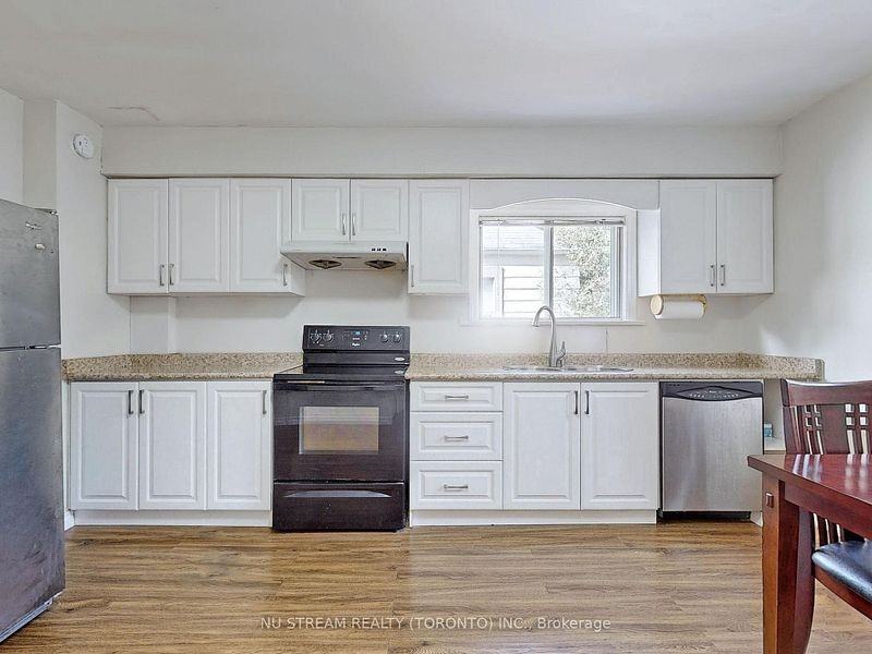 23 Mississauga Road South - Photo 3 of 21