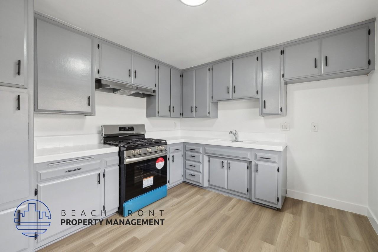 Citrus Apartments - Photo 2 of 26