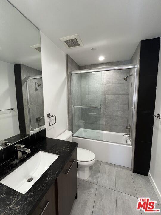 11478 Moorpark St - Photo 3 of 8