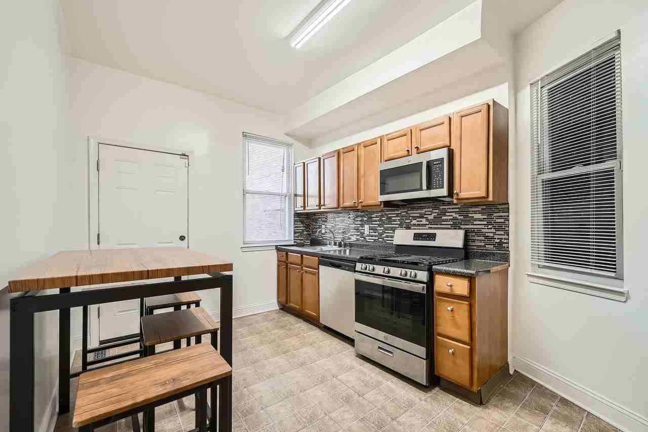 N Luzerne Ave - Photo 2 of 7