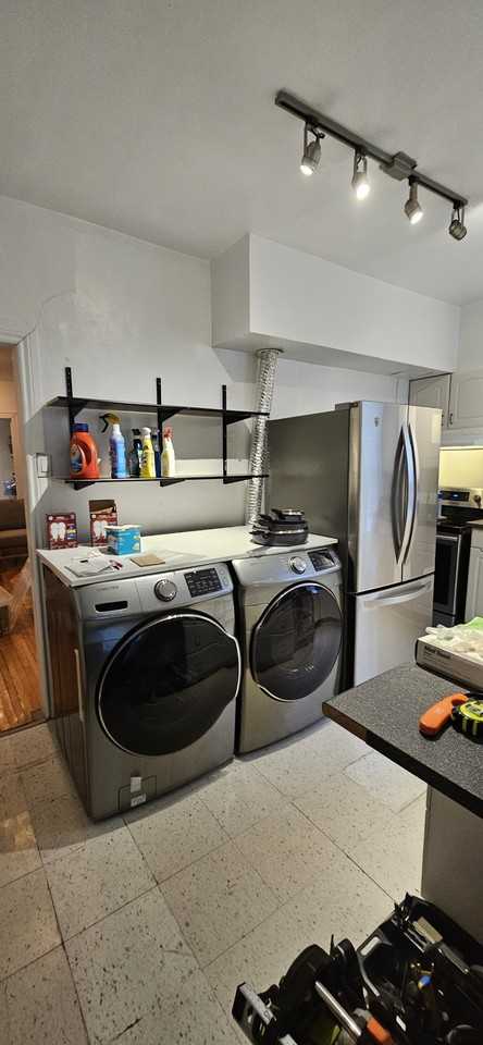 College St & Beatrice St - Photo 7 of 11