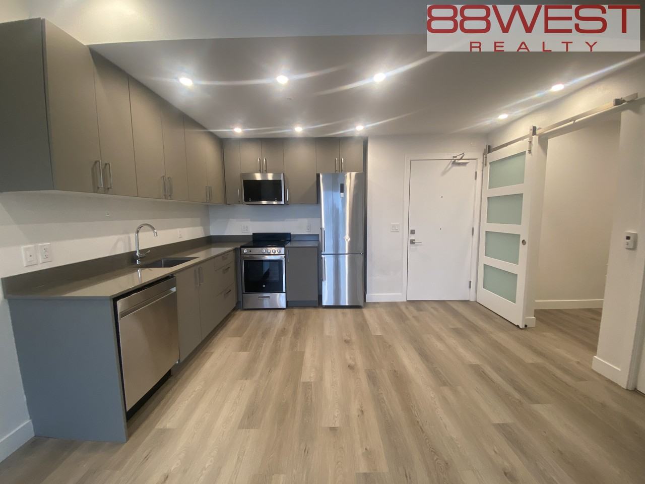 181 6th Street West #502 - Photo 4 of 28