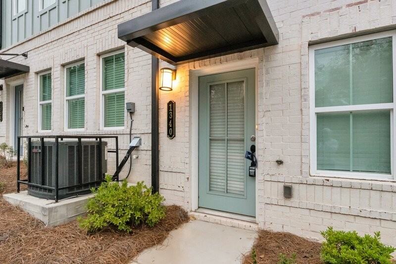 1340 James Jackson Pkwy Nw - Photo 2 of 17