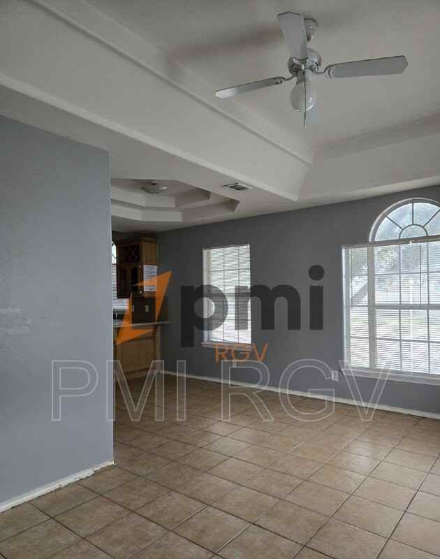 423 La Mancha Dr #4 - Photo 3 of 13