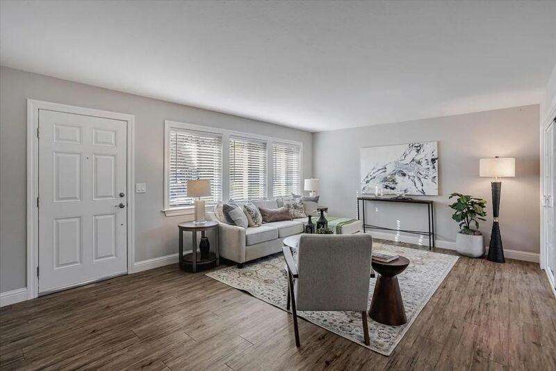 550 Hans Ave - Photo 3 of 17