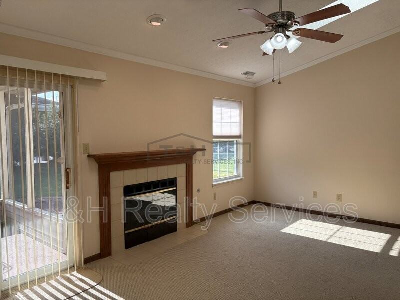 4 Village Pkwy - Photo 4 of 26