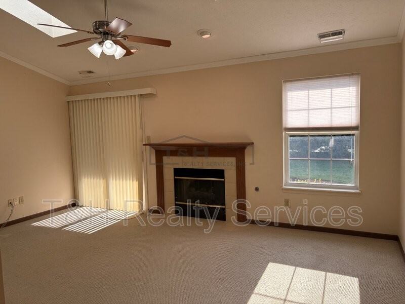 4 Village Pkwy - Photo 5 of 26