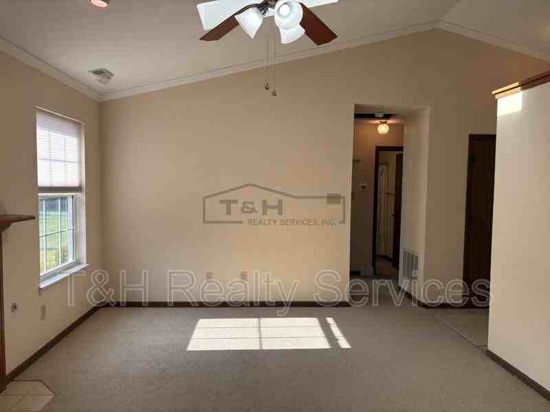 4 Village Pkwy - Photo 6 of 26