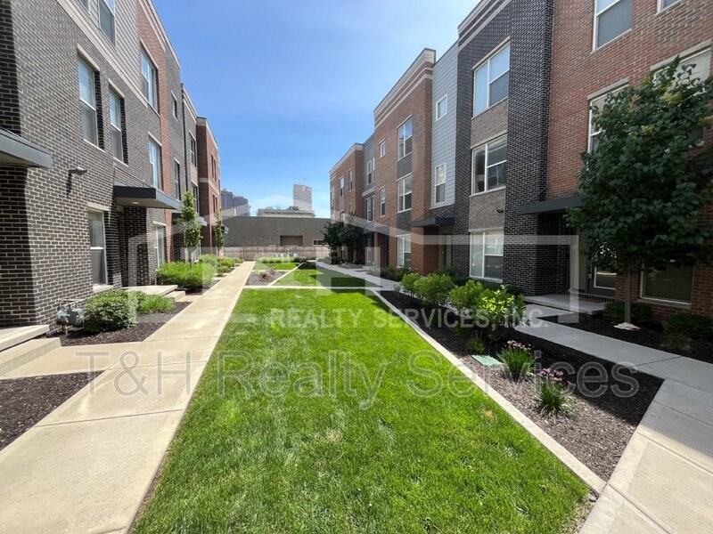 731 Perth Lane - Photo 4 of 37