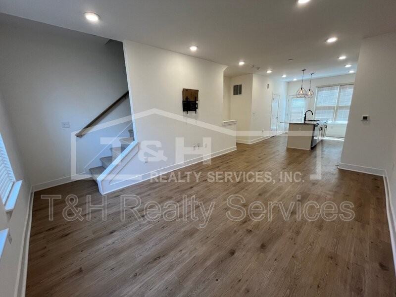 731 Perth Lane - Photo 6 of 37