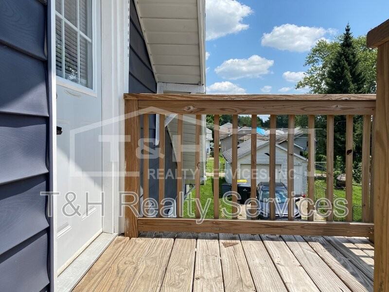 2916 Noble St #2 - Photo 3 of 14