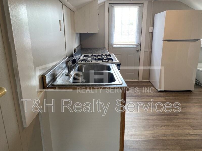 2916 Noble St #2 - Photo 5 of 14