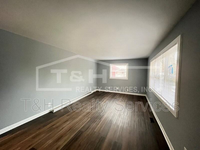 1330 W Tate St - Photo 4 of 16