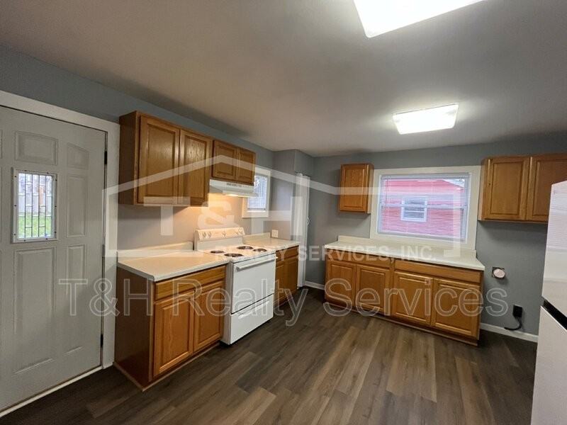 1330 W Tate St - Photo 6 of 16