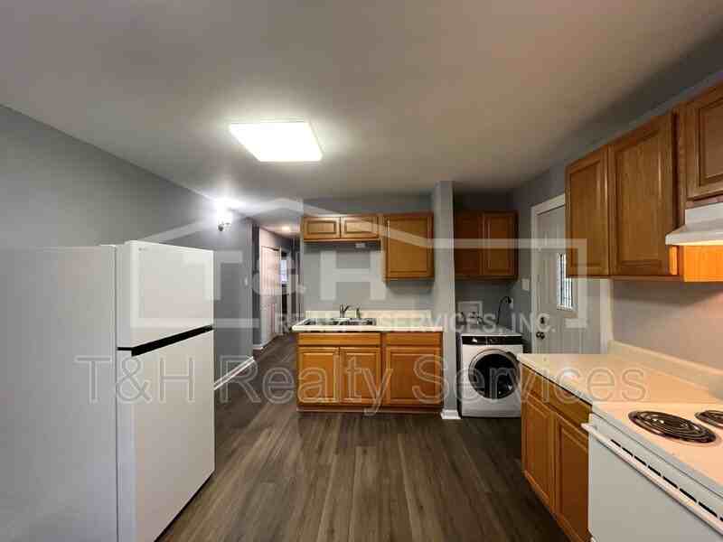 1330 W Tate St - Photo 7 of 16