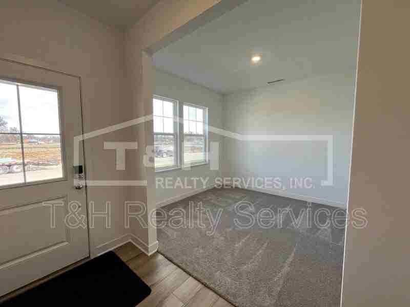 542 Jefferson St - Photo 5 of 25