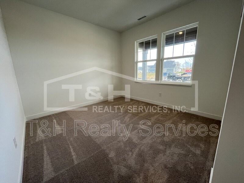 542 Jefferson St - Photo 6 of 25