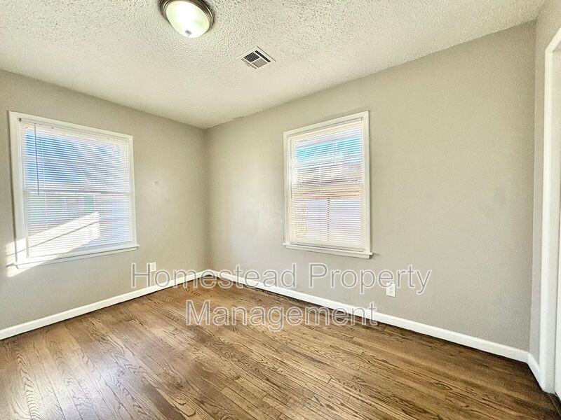 2500 Sw 48th St - Photo 4 of 13