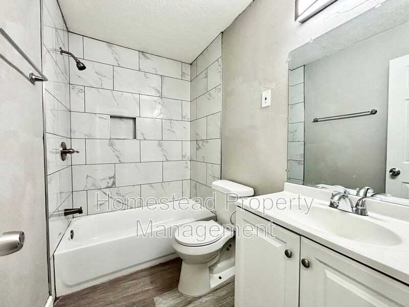 2500 Sw 48th St - Photo 6 of 13