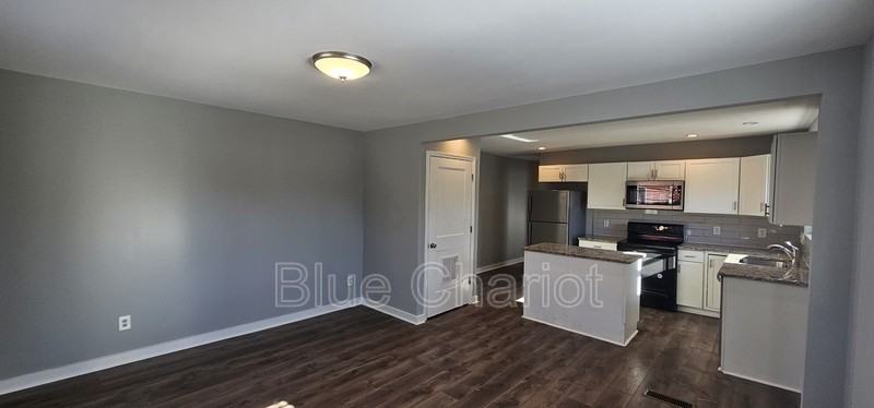 1211 Dawkins St - Photo 3 of 28