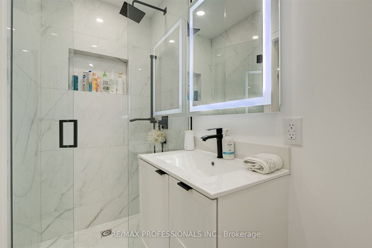 53 Rossburn Drive - Photo 2 of 15