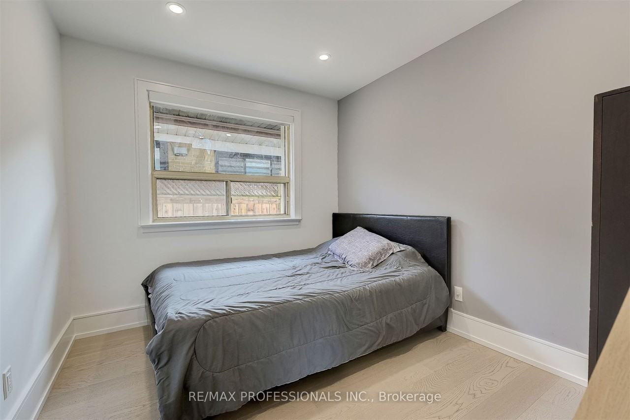 53 Rossburn Drive - Photo 3 of 15